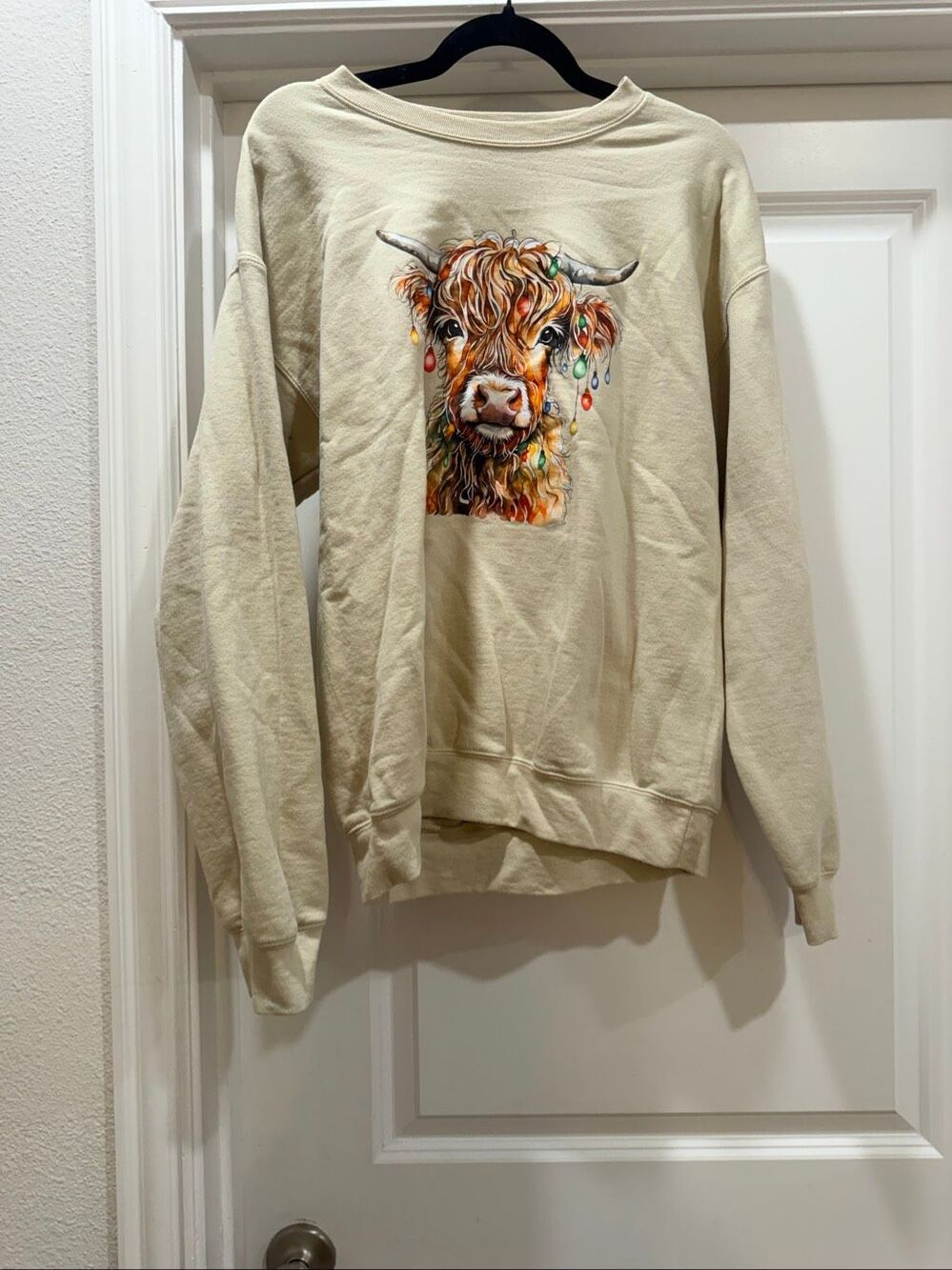 Gildan Highland Cow Christmas Graphic Crewneck Sweatshirt Tan Boho Pullover M